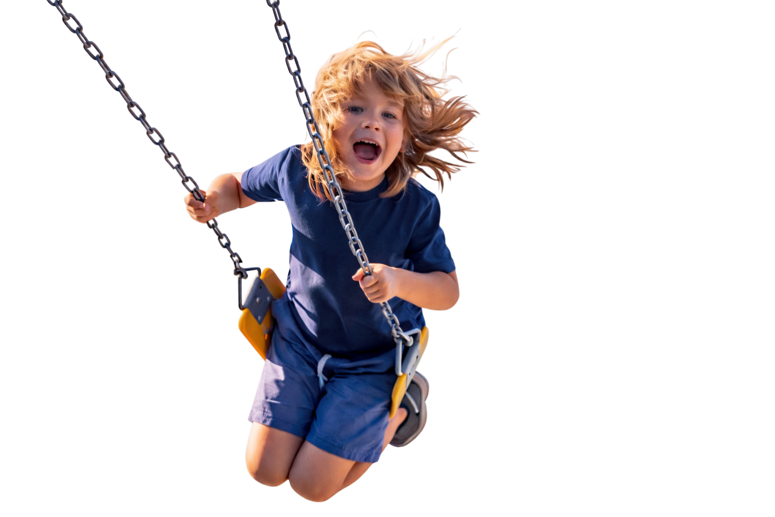 Crianca feliz brincando no balanco